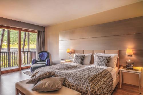 Postel nebo postele na pokoji v ubytování Art & Design Hotel Napura
