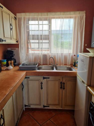 Una cocina o zona de cocina en Walkerbay Accommodation
