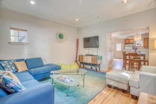 a living room with a blue couch and a table at Georgia Peach - Meredith Lodging in Bend