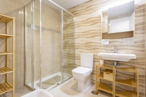 Kúpeľňa v ubytovaní PALMERAS-CANDOR free parking by Cadiz4Rentals