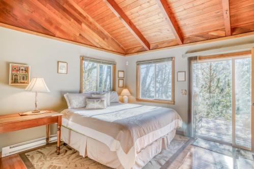 a bedroom with a bed and a wooden ceiling at 38445 Reed - Meredith Lodging in Manzanita