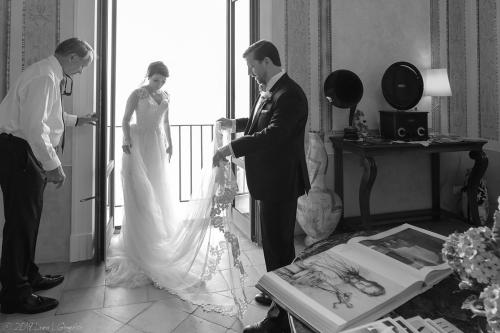 a bride and groom standing in front of a window at Palazzo Suriano Heritage Hotel in Vietri sul Mare