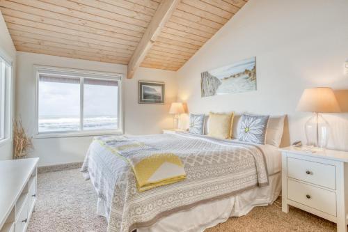 a bedroom with a bed and a window at Breakers Beach House 4 - Meredith Lodging in Neskowin