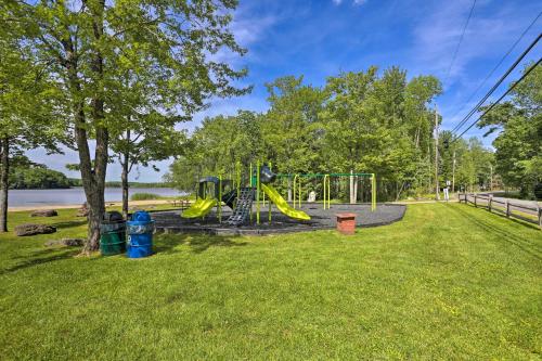 Ο χώρος παιχνιδιού για παιδιά στο Pocono Lake Retreat with Fire Pit and Private Hot Tub!