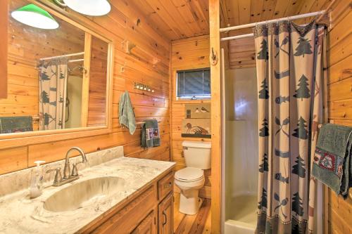 Bagno di Peaceful Long Lake Cottage with Deck, Dock and Kayaks!