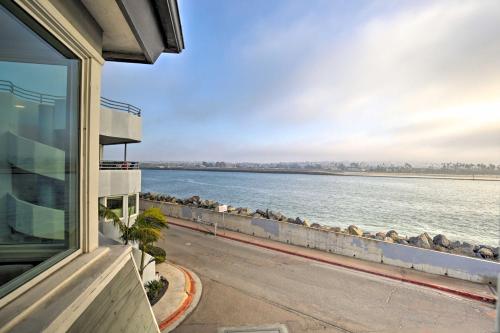 Chic Bay View Condo Less Than 10 Miles to Dtwn San Diego!