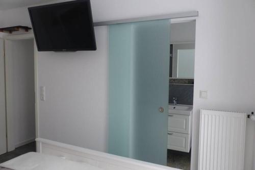 Μια τηλεόραση ή/και κέντρο ψυχαγωγίας στο Tiny House unterm Zwetschgenbaum