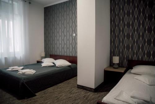 Voodi või voodid majutusasutuse Carnival City Hotel Oradea toas