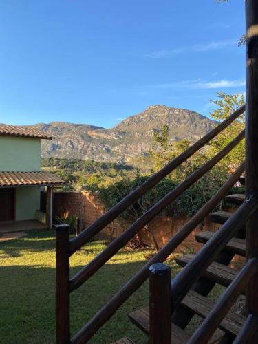 a wooden fence with a view of a mountain at Pousada Lapralapa in Santana do Riacho
