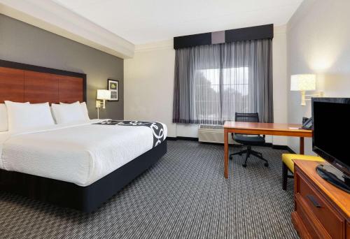 La Quinta by Wyndham Dallas North Central Image