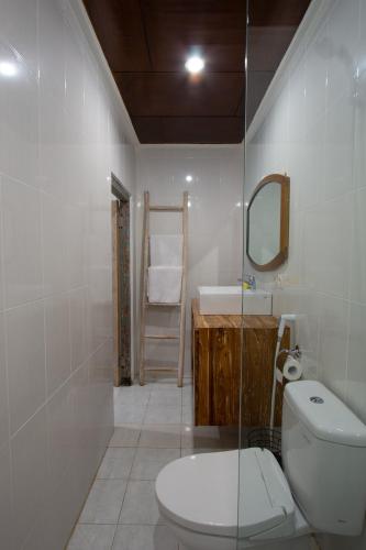 Vannituba majutusasutuses Bali Komang Guest House Sanur