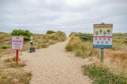 a sand path withwarning signs in a field at Windsong Hideaway in Waldport