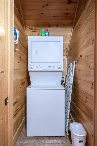 Summer Special! NERF Party, Pool, HotTub, Pet Friendly photo 59