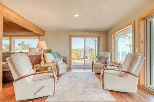 Гостиная зона в Cliff House - Waldport