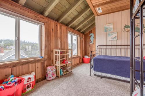 Кровать или кровати в номере Cliff House - Waldport