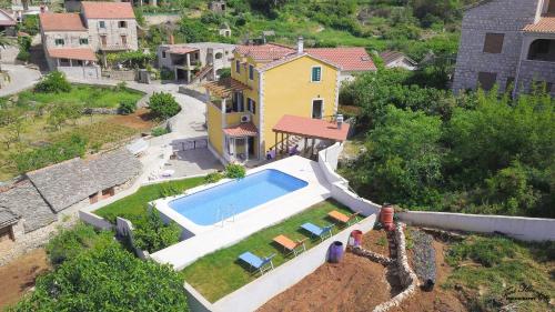 an aerial view of a house with a swimming pool at Villa Green Garden in Splitska