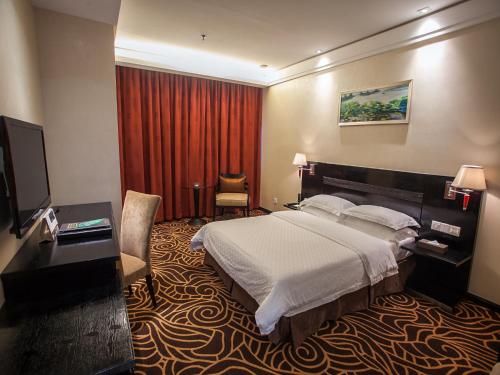 Postel nebo postele na pokoji v ubytování Hua Shi Hotel