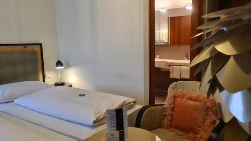 Ένα ή περισσότερα κρεβάτια σε δωμάτιο στο Hotel Lechnerhof Unterföhring