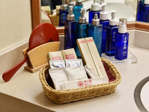 a basket of hygiene products on a counter in a bathroom at Hanamomiji in Jozankei