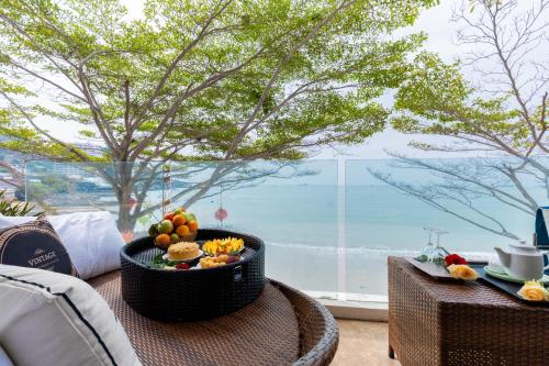 een fruitschaal op een tafel voor een raam bij Beachfront Palm Villa 21 Biệt Thự Trên Bãi Biển in Vung Tau