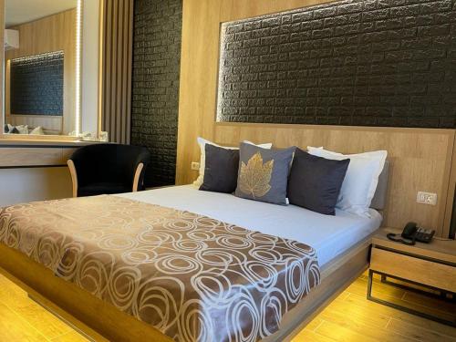 a bed in a hotel room with avisor at Hotel Tomis in Mamaia