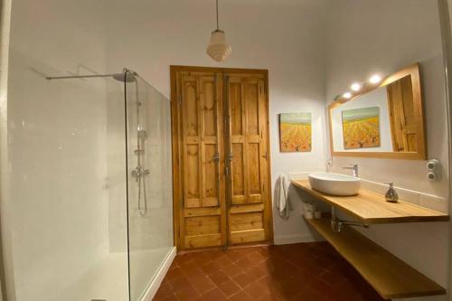Bathroom sa Casa Moner Loft edifici històric centre medieval de Castelló
