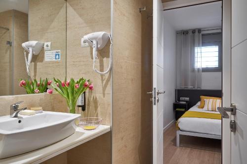 Koupelna v ubytování Lugaris Rambla Apartments