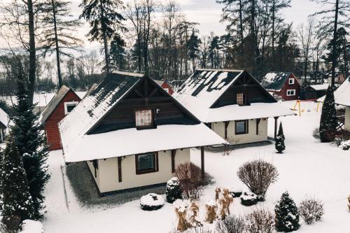 a group of houses covered in snow at APLEND Domceky Tatry Holiday in Veľký Slavkov