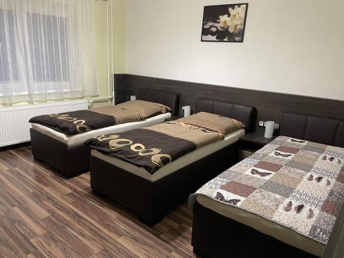 En eller flere senge i et værelse på Ubytovanie Zobor