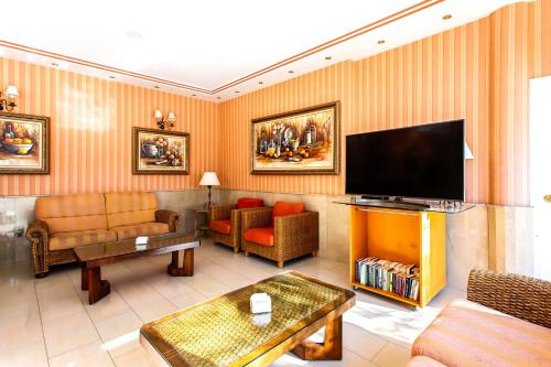 VIME I Marbella East SWIMMING POOL, GYM & SPA - EaW Homes