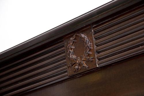 a metal emblem on the side of a building at Hanul Domnesc in Braşov
