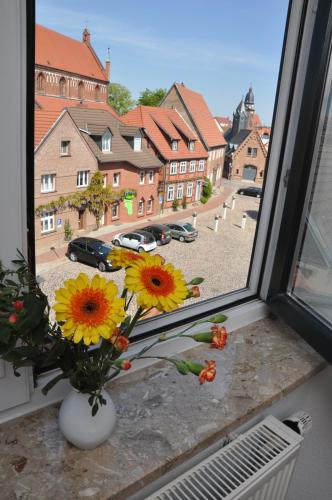 a vase of flowers sitting on a window sill at Pension Müritzblick in Waren