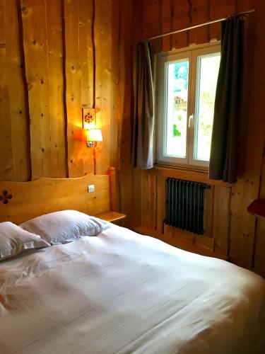 Säng eller sängar i ett rum på Le Chamechaude Bed&Breakfast