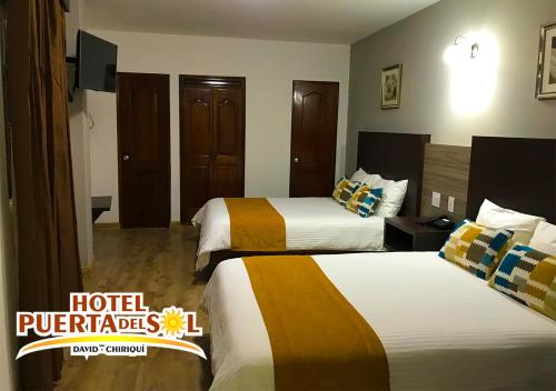 a hotel room with two beds and a tv at Hotel Puerta del Sol in David