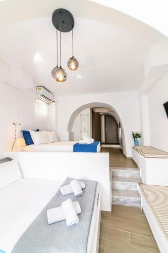 Ένα ή περισσότερα κρεβάτια σε δωμάτιο στο Anemona Apartment Tinos