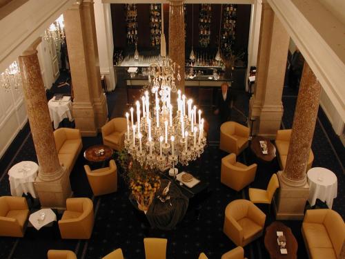an overhead view of a hotel lobby with a chandelier at Hotel Ambassador in Vienna