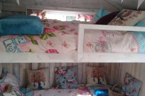 Ruby Shepherds hut sleeps 4 – Photos 2