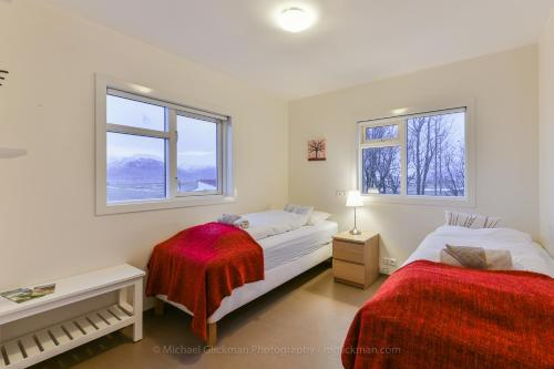 Posteľ alebo postele v izbe v ubytovaní Syðra-Skörðugil Guesthouse