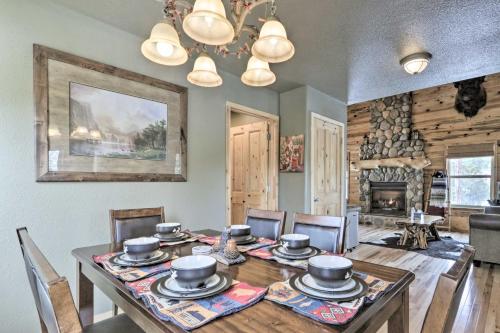 Fotografie z fotogalerie ubytování Fire Pit and Game Room Heber-Overgaard Cabin! v destinaci Heber