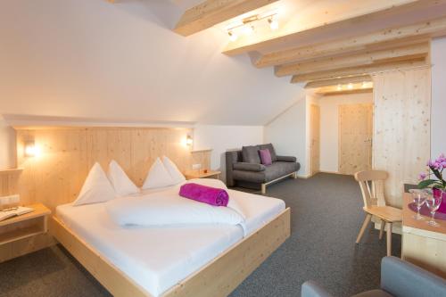 Postel nebo postele na pokoji v ubytování Hotel Haus Lungau