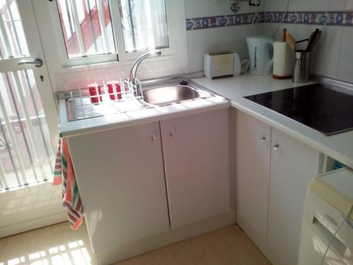 Dapur atau dapur kecil di 2 Bed-Sleeps 5-Private Pool-Pets-AirCon