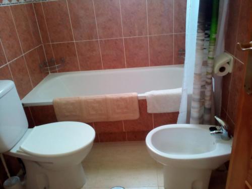 Bilik mandi di 2 Bed-Sleeps 5-Private Pool-Pets-AirCon