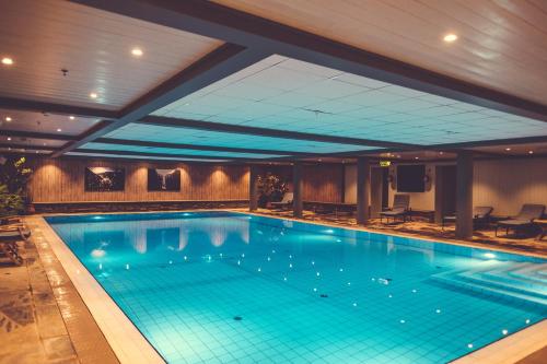 a large swimming pool in a hotel at Gudbrandsgard Hotel in Kvitfjell