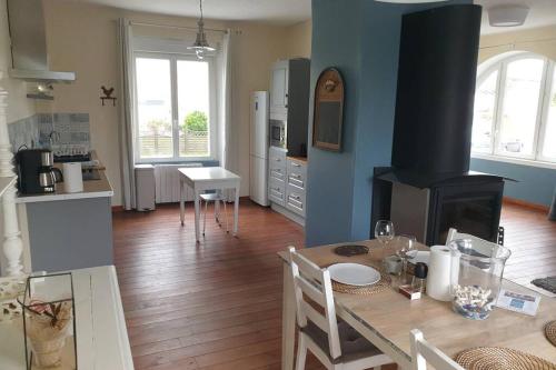 a kitchen with a table and a stove in a room at maison 2 chambres spa Crozon proximité plages in Telgruc-sur-Mer