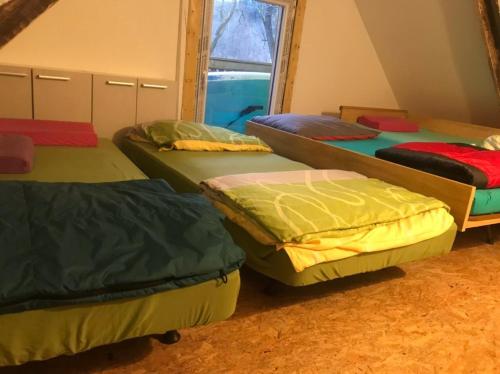 Postel nebo postele na pokoji v ubytování Sazava River Cottage with boating experience