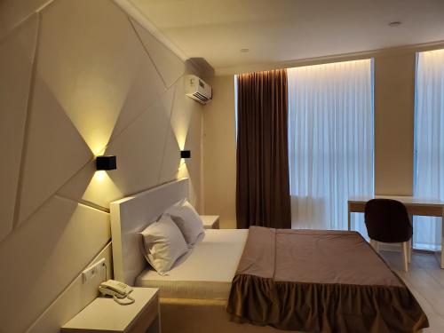 Postel nebo postele na pokoji v ubytování Tantana Hotel