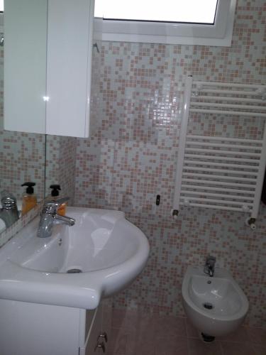 a bathroom with a sink and a toilet at Il Ciclamino in Alberobello