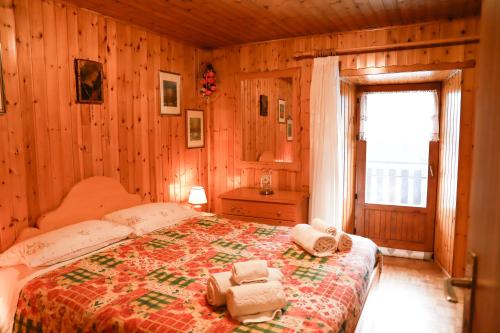 Giường trong phòng chung tại TRE CIME FOCOBON - Bellavista sulle Dolomiti
