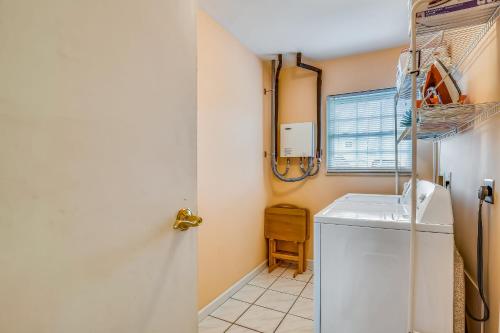 a laundry room with a washer and dryer at Sapphire Sabbatical in Key West