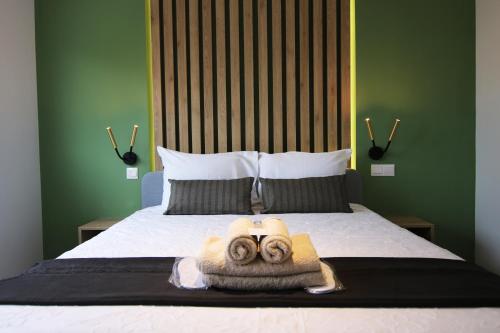 Phaedrus Living: Seaside Modern Flat Limnaria 123